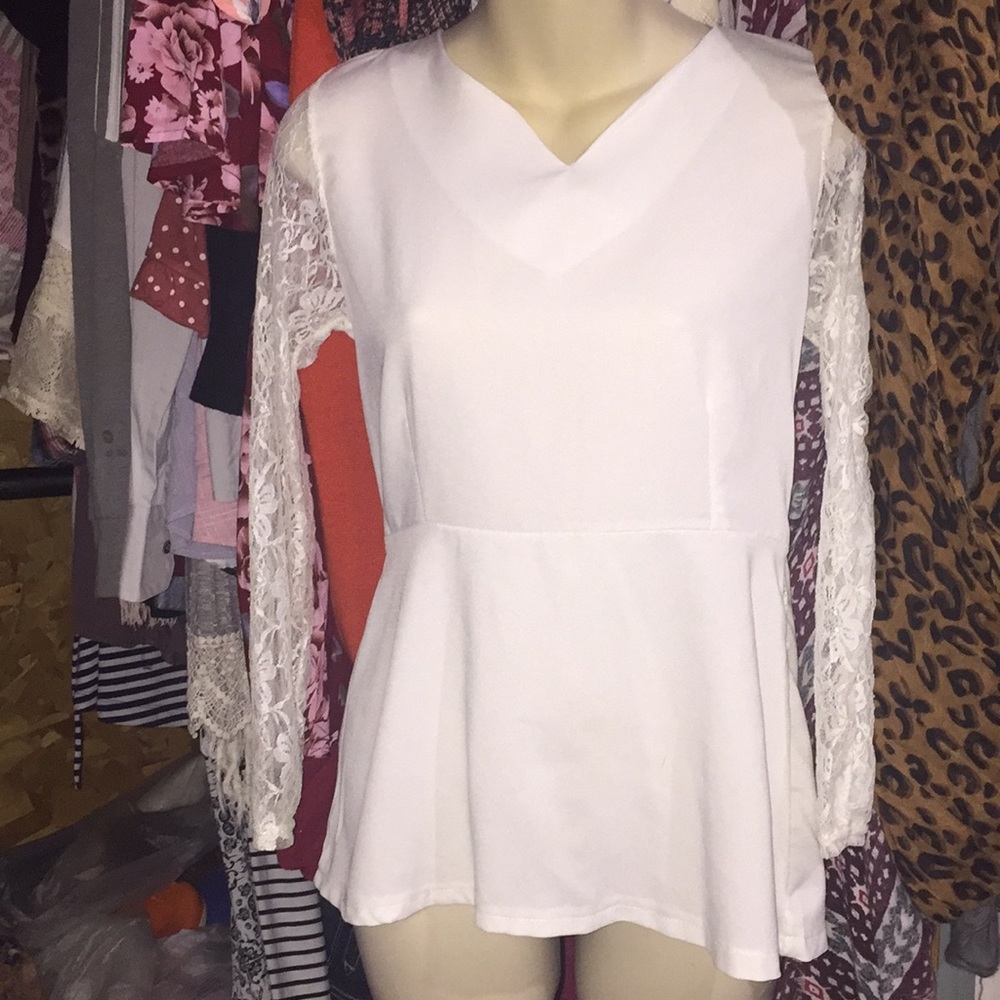 Pleplum lace sleeves blouse